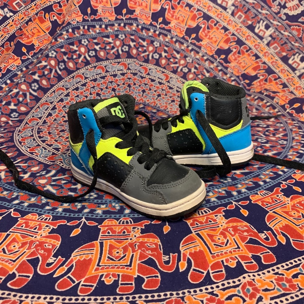 DC’s toddler/kids shoe size 7